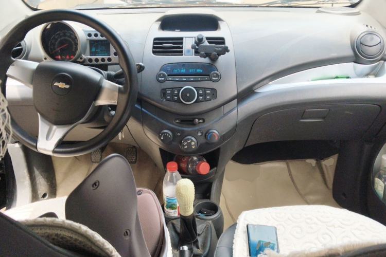 Used Chevrolet Spark 2011 1.0 SE MT Center Console