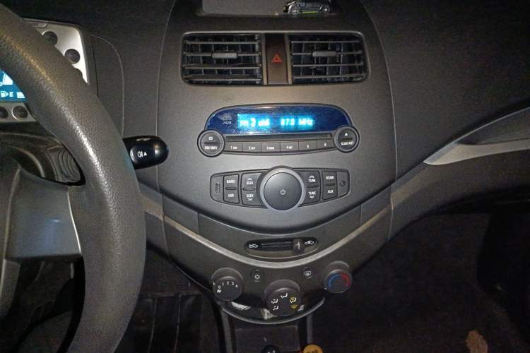 Used Chevrolet Spark 2011 1.0 SE MT Audio And AC Panel