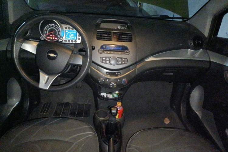 Used Chevrolet Spark 2011 1.0 SE MT Center Console