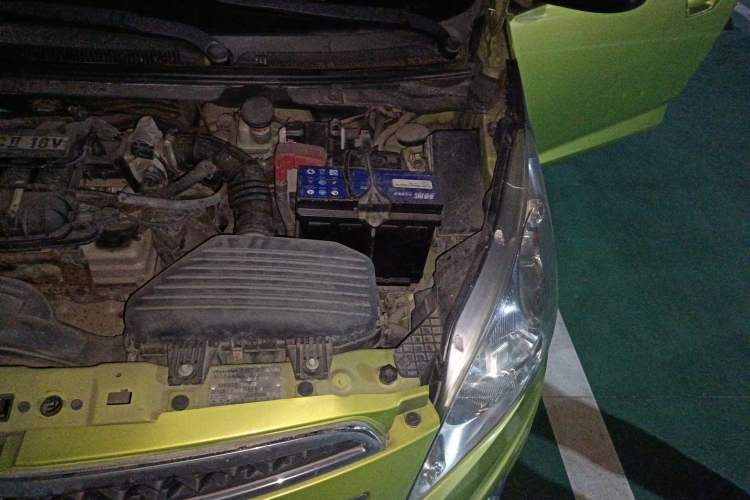 Used Chevrolet Spark 2011 1.0 SE MT Engine Bay Left