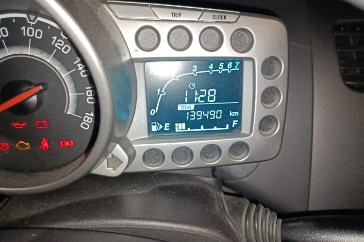 Used Chevrolet Spark 2011 1.0 SE MT Odometer Close Up