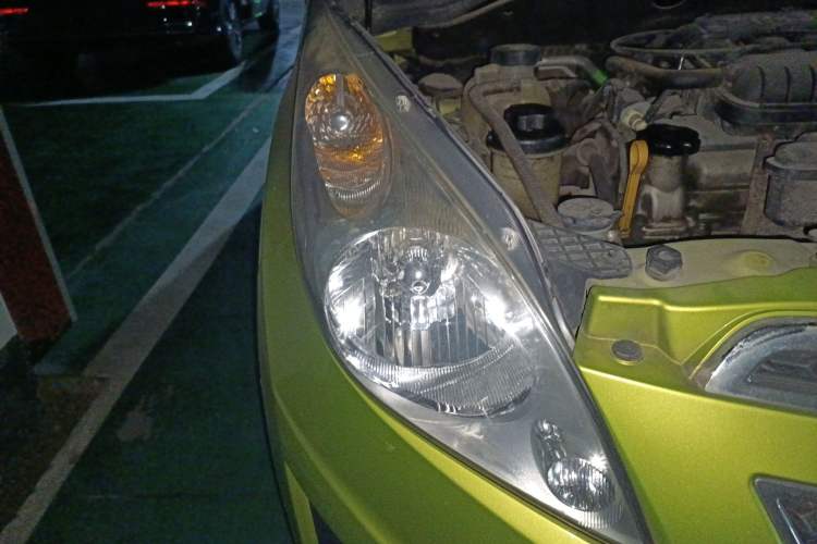 Used Chevrolet Spark 2011 1.0 SE MT Right Front Headlight
