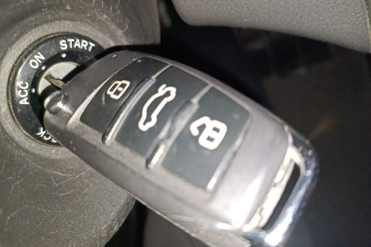 Used Chevrolet Spark 2011 1.0 SE MT Vehicle Key