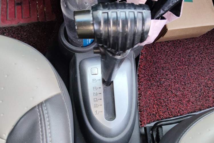 Used Chevrolet Spark 2011 1.0 SX AT Gear Lever