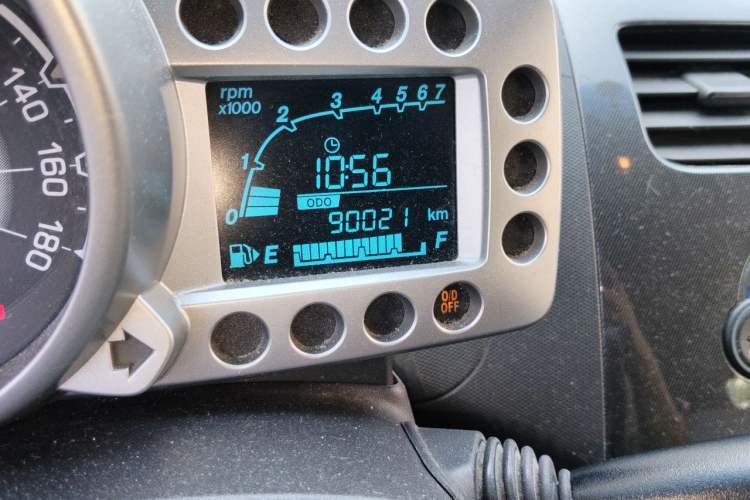Used Chevrolet Spark 2011 1.0 SX AT Odometer Close Up