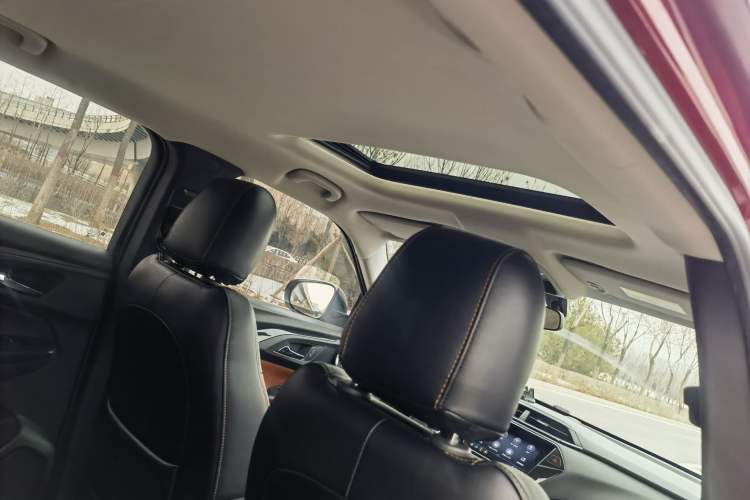 Used Chevrolet Trailblazer 2019 435T Redline CVT Two-Wheel-Drive Sharp Edition China VI Standard Interior 4