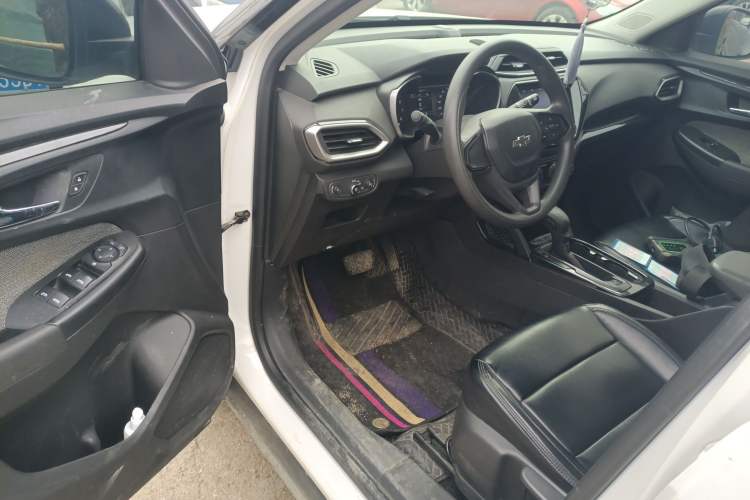 Used Chevrolet Trailblazer 2019 435T Redline CVT Two-Wheel-Drive Sharp Edition China VI Standard Interior 3