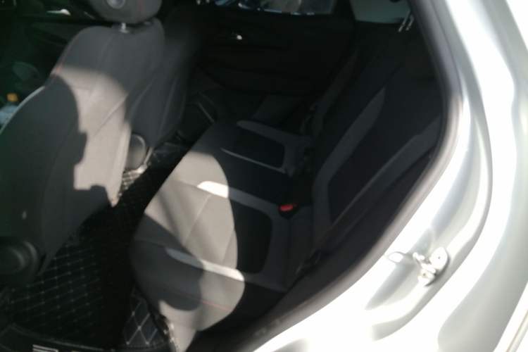 Used Chevrolet Trailblazer 2019 435T Redline CVT Two-Wheel-Drive Sharp Edition China VI Standard Left Rear Seat