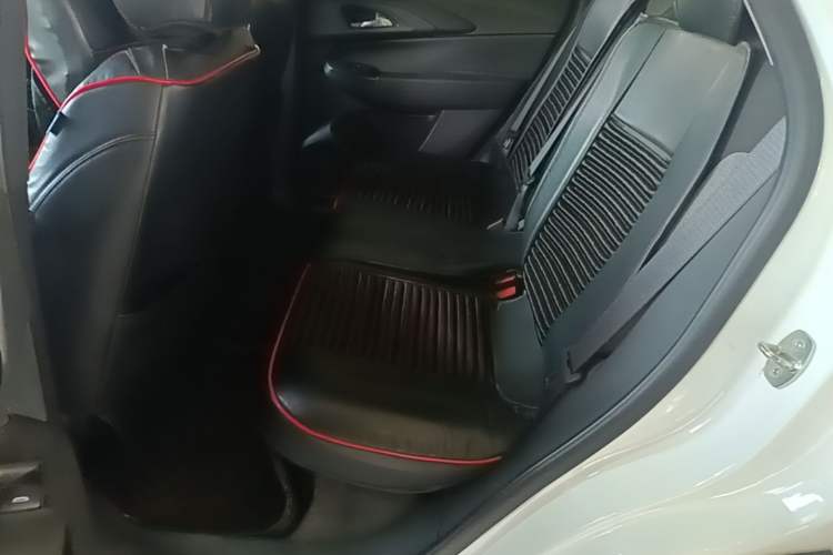 Used Chevrolet Trailblazer 2019 435T Redline CVT Two-Wheel-Drive Sharp Edition China VI Standard Left Rear Seat
