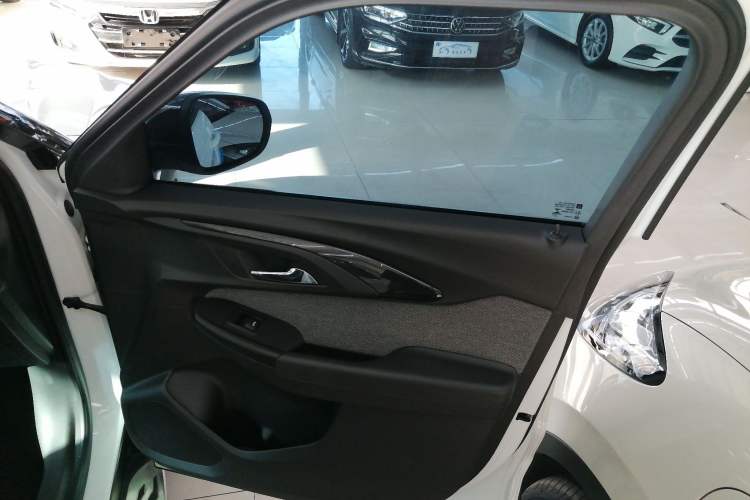 Used Chevrolet Trailblazer 2019 435T Redline CVT Two-Wheel-Drive Sharp Edition China VI Standard Right Front Door Interior