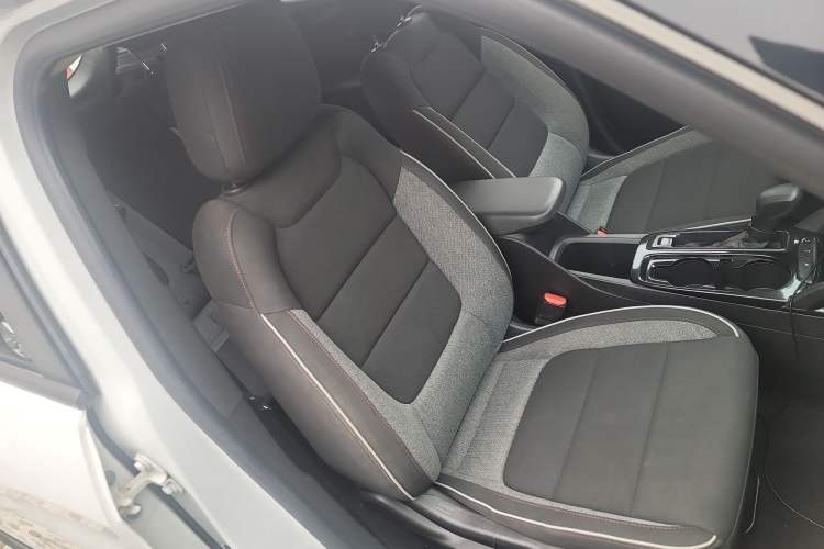 Used Chevrolet Trailblazer 2019 435T Redline CVT Two-Wheel-Drive Sharp Edition China VI Standard Right Front Seat