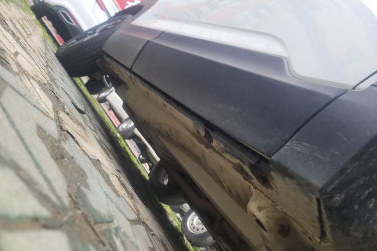 Used Chevrolet Trailblazer 2019 435T Redline CVT Two-Wheel-Drive Sharp Edition China VI Standard Right Side Sill