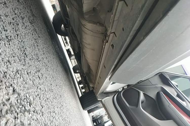 Used Chevrolet Trailblazer 2019 435T Redline CVT Two-Wheel-Drive Sharp Edition China VI Standard Right Side Sill