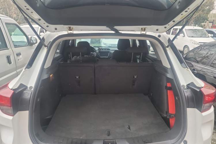 Used Chevrolet Trailblazer 2019 435T Redline CVT Two-Wheel-Drive Sharp Edition China VI Standard Trunk