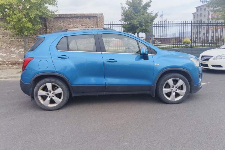 Used Chevrolet Trax 2014 1.4T Automatic Two-Wheel Drive Luxury Model Exterior 3