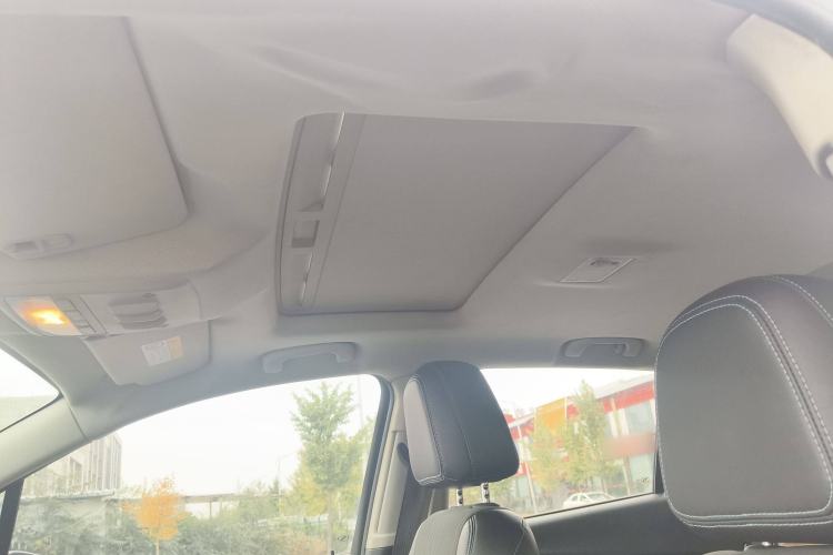 Used Chevrolet Trax 2014 1.4T Automatic Two-Wheel Drive Luxury Model Interior 4