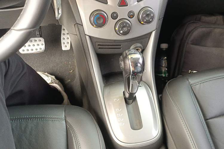 Used Chevrolet Trax 2014 1.4T Automatic All-Wheel Drive Flagship Version Gear Lever