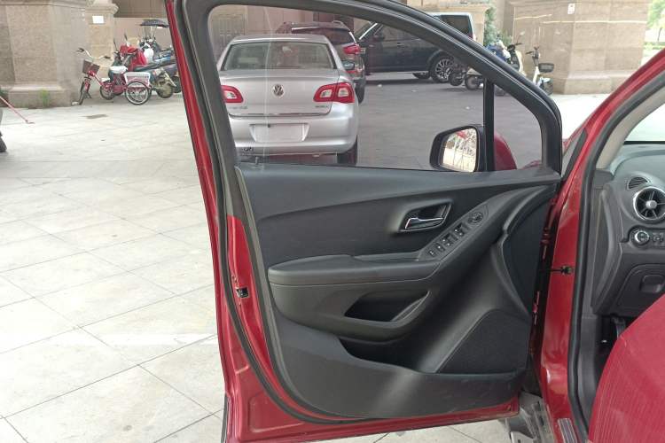 Used Chevrolet Trax 2014 1.4T Automatic All-Wheel Drive Flagship Version Left Front Door Interior