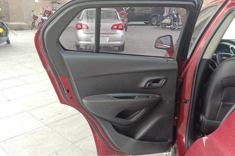 Used Chevrolet Trax 2014 1.4T Automatic All-Wheel Drive Flagship Version Left Rear Door Interior