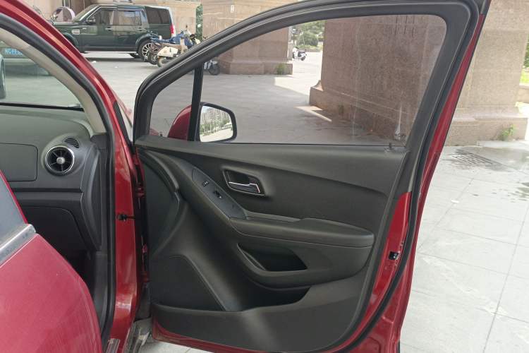 Used Chevrolet Trax 2014 1.4T Automatic All-Wheel Drive Flagship Version Right Front Door Interior