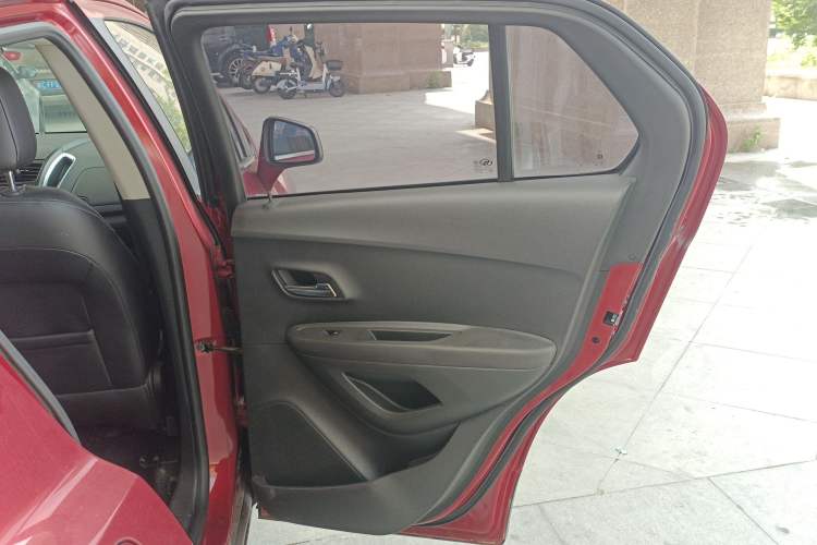 Used Chevrolet Trax 2014 1.4T Automatic All-Wheel Drive Flagship Version Right Rear Door Interior