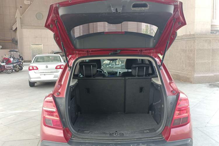 Used Chevrolet Trax 2014 1.4T Automatic All-Wheel Drive Flagship Version Trunk