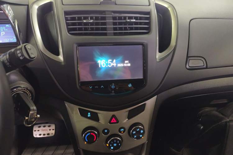 Used Chevrolet Trax 2016 1.4T Automatic Two-Wheel Drive Luxury Version Audio And AC Panel