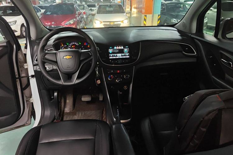 Used Chevrolet Trax 2018 330T Automatic Two-Wheel Drive Elite Model Center Console