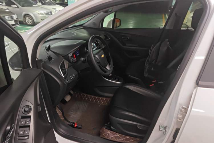 Used Chevrolet Trax 2018 330T Automatic Two-Wheel Drive Elite Model Driver Seat