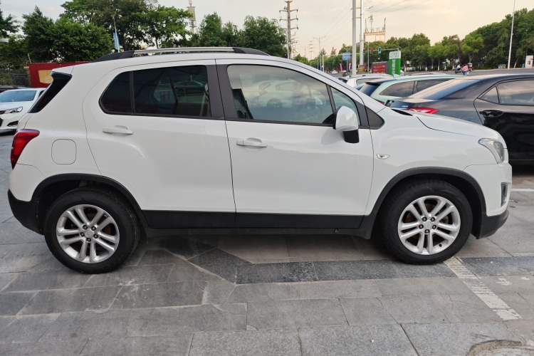 Used Chevrolet Trax 2016 1.4T Manual Two-Wheel Drive Comfort Version with Sunroof Exterior 2