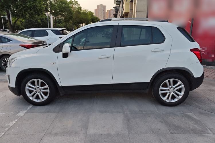 Used Chevrolet Trax 2016 1.4T Manual Two-Wheel Drive Comfort Version with Sunroof Exterior 5
