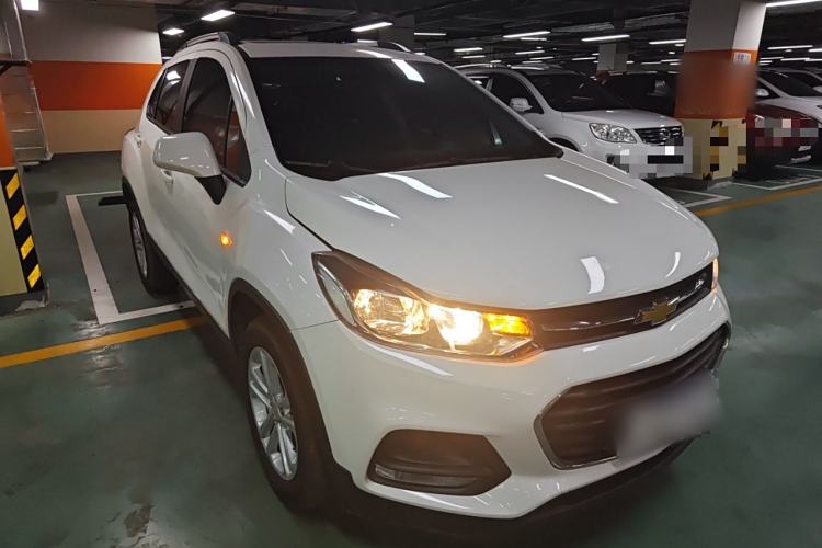 Used Chevrolet Trax 2018 330T Automatic Two-Wheel Drive Elite Model Front Right 45 Deg