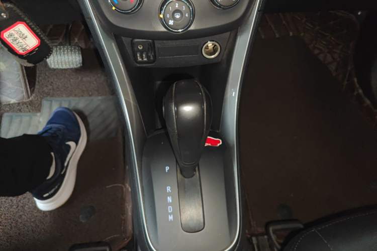Used Chevrolet Trax 2018 330T Automatic Two-Wheel Drive Elite Model Gear Lever