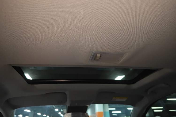 Used Chevrolet Trax 2018 330T Automatic Two-Wheel Drive Elite Model Headliner