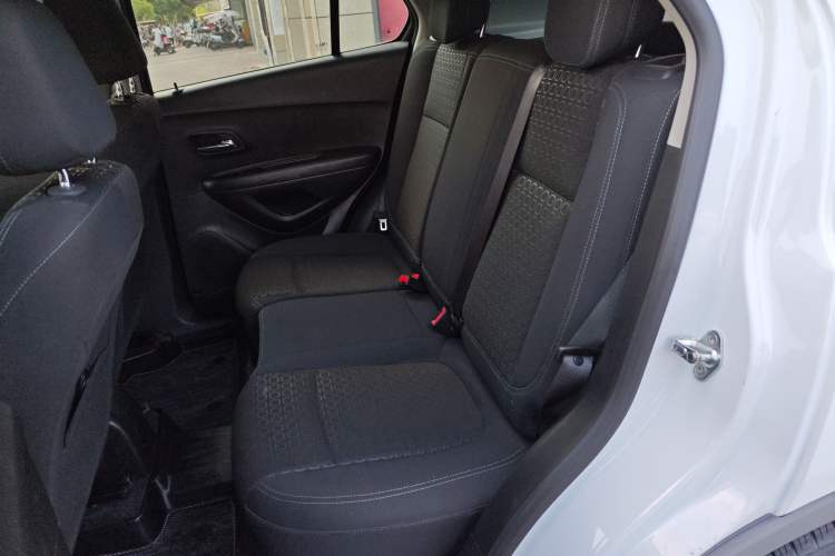 Used Chevrolet Trax 2016 1.4T Manual Two-Wheel Drive Comfort Version with Sunroof Interior 1