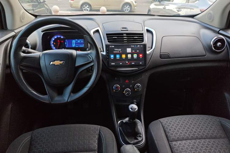 Used Chevrolet Trax 2016 1.4T Manual Two-Wheel Drive Comfort Version with Sunroof Interior 3