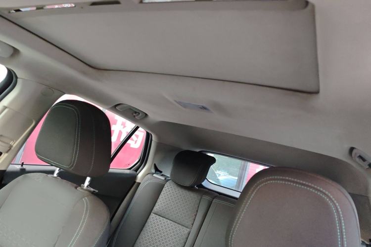 Used Chevrolet Trax 2016 1.4T Manual Two-Wheel Drive Comfort Version with Sunroof Interior 4