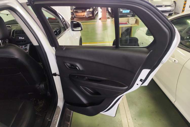Used Chevrolet Trax 2016 1.4T Automatic Two-Wheel Drive Luxury Version Interior 6