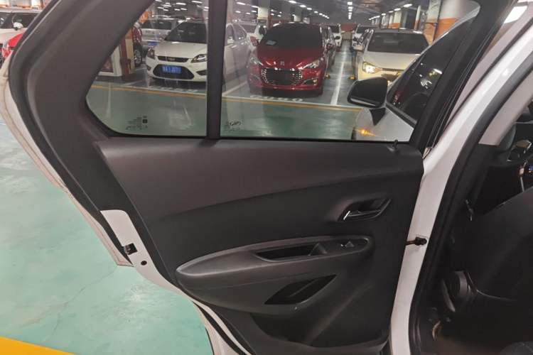 Used Chevrolet Trax 2018 330T Automatic Two-Wheel Drive Elite Model Left Rear Door Interior