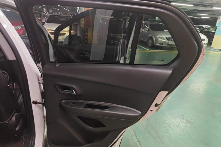Used Chevrolet Trax 2018 330T Automatic Two-Wheel Drive Elite Model Right Rear Door Interior
