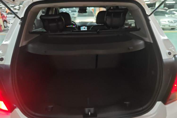Used Chevrolet Trax 2018 330T Automatic Two-Wheel Drive Elite Model Trunk