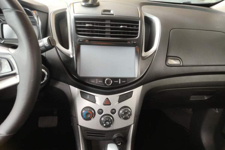 Used Chevrolet Trax 2014 1.4T Automatic Two-Wheel Drive Luxury Model Audio And AC Panel
