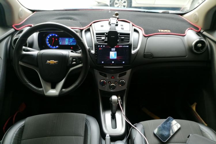 Used Chevrolet Trax 2014 1.4T Automatic Two-Wheel Drive Luxury Model Center Console