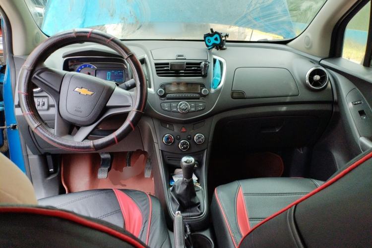 Used Chevrolet Trax 2014 1.4T Manual Two-Wheel Drive Comfort Model Center Console