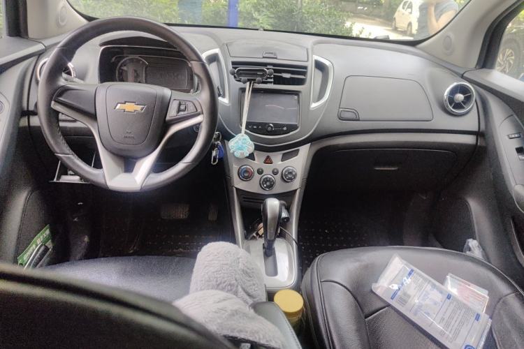 Used Chevrolet Trax 2014 1.4T Automatic Two-Wheel Drive Luxury Model Center Console
