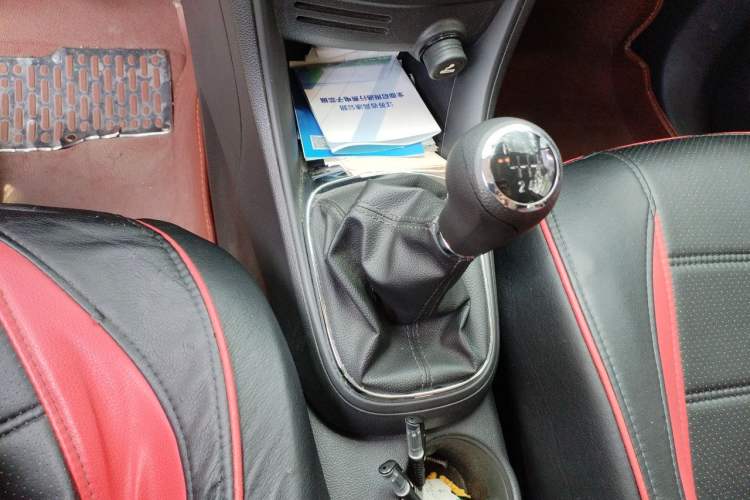 Used Chevrolet Trax 2014 1.4T Manual Two-Wheel Drive Comfort Model Gear Lever