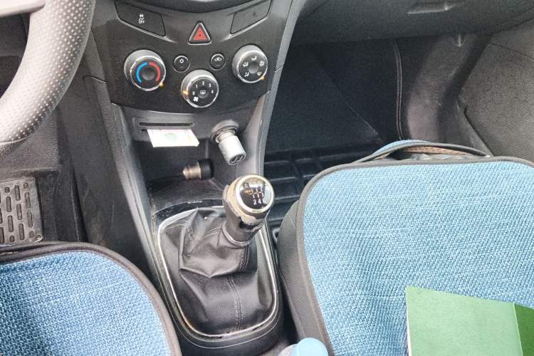 Used Chevrolet Trax 2014 1.4T Manual Two-Wheel Drive Comfort Model Gear Lever
