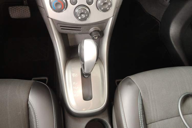 Used Chevrolet Trax 2014 1.4T Automatic Two-Wheel Drive Luxury Model Gear Lever