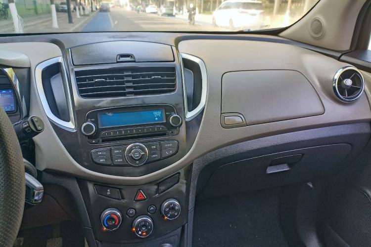 Used Chevrolet Trax 2014 1.4T Manual Two-Wheel Drive Comfort Model Interior 12