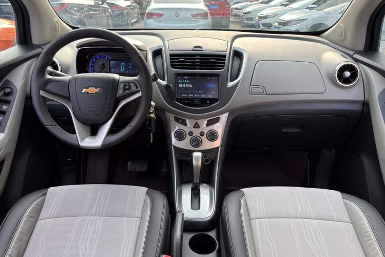 Used Chevrolet Trax 2014 1.4T Automatic Two-Wheel Drive Luxury Model Interior 2